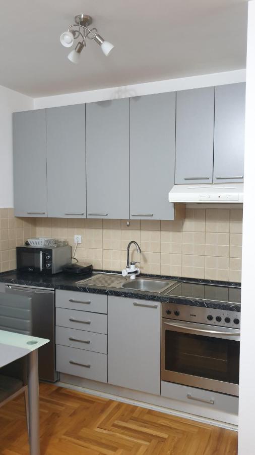 Apartman Mm012 โปชาเรวัซ ภายนอก รูปภาพ