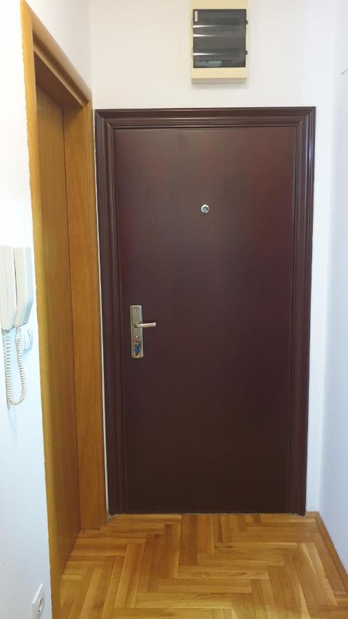 Apartman Mm012 โปชาเรวัซ ภายนอก รูปภาพ