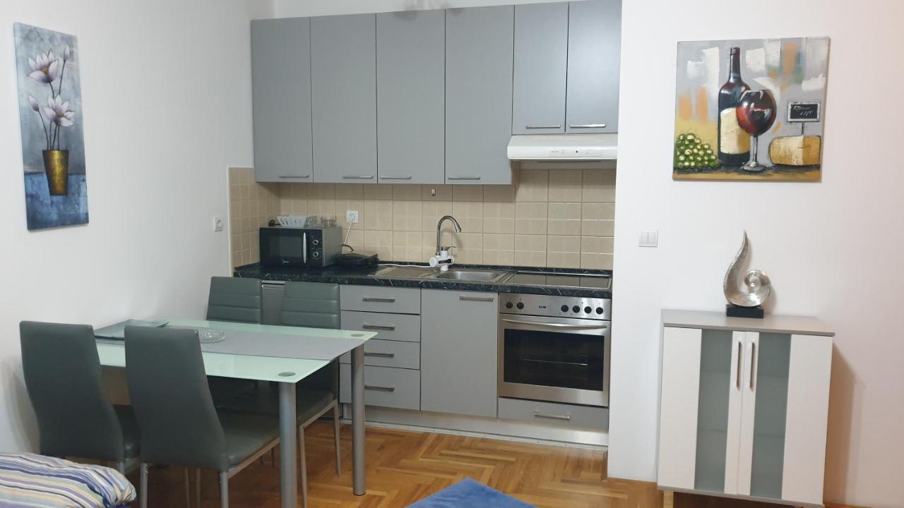 Apartman Mm012 โปชาเรวัซ ภายนอก รูปภาพ